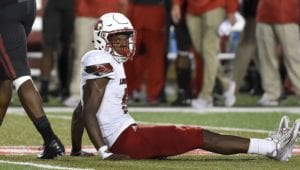 (http://www.usatoday.com/videos/sports/ncaaf/2016/11/18/houston-dashes-louisville's-playoff-hopes-upset/94060980/)