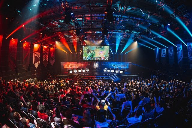 2017 MSI stage and crowd in Brazil
