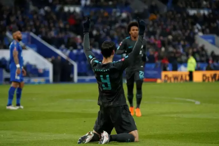 Pedro's header in extra time lifts Chelsea to a 2-1 victory over Leicester City