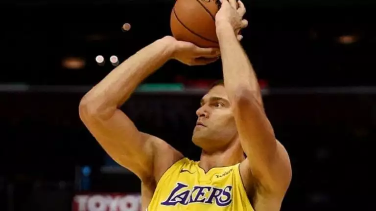 Brook Lopez haircut