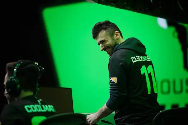 outlaws coach