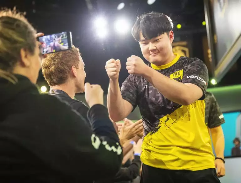 Dignitas returns to the LCS