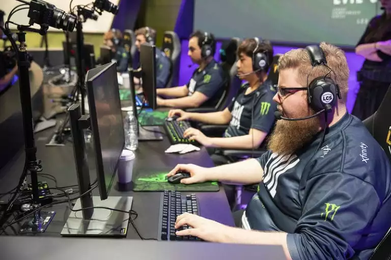 Dignitas returns to the LCS