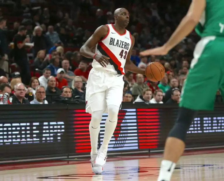 Blazers trade Bazemore to Sacramento