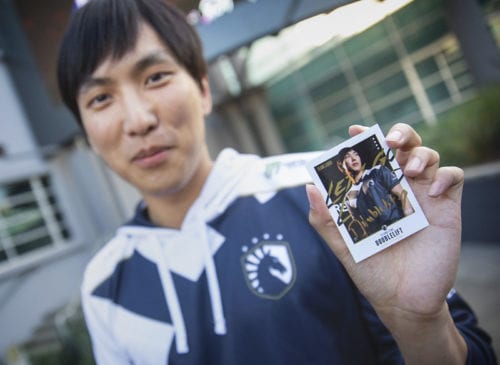 TL Doublelift holds card