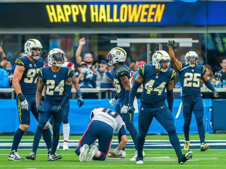 Chargers defense shuts down <a rel=