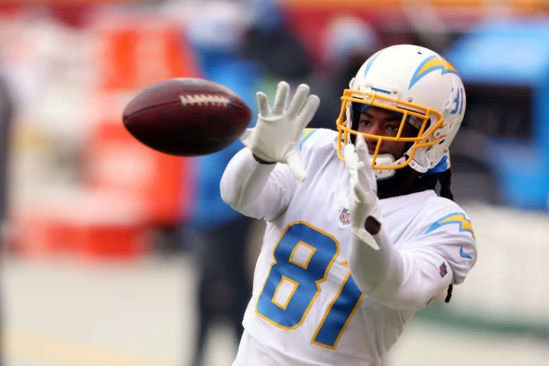 Mike Williams catching a pass