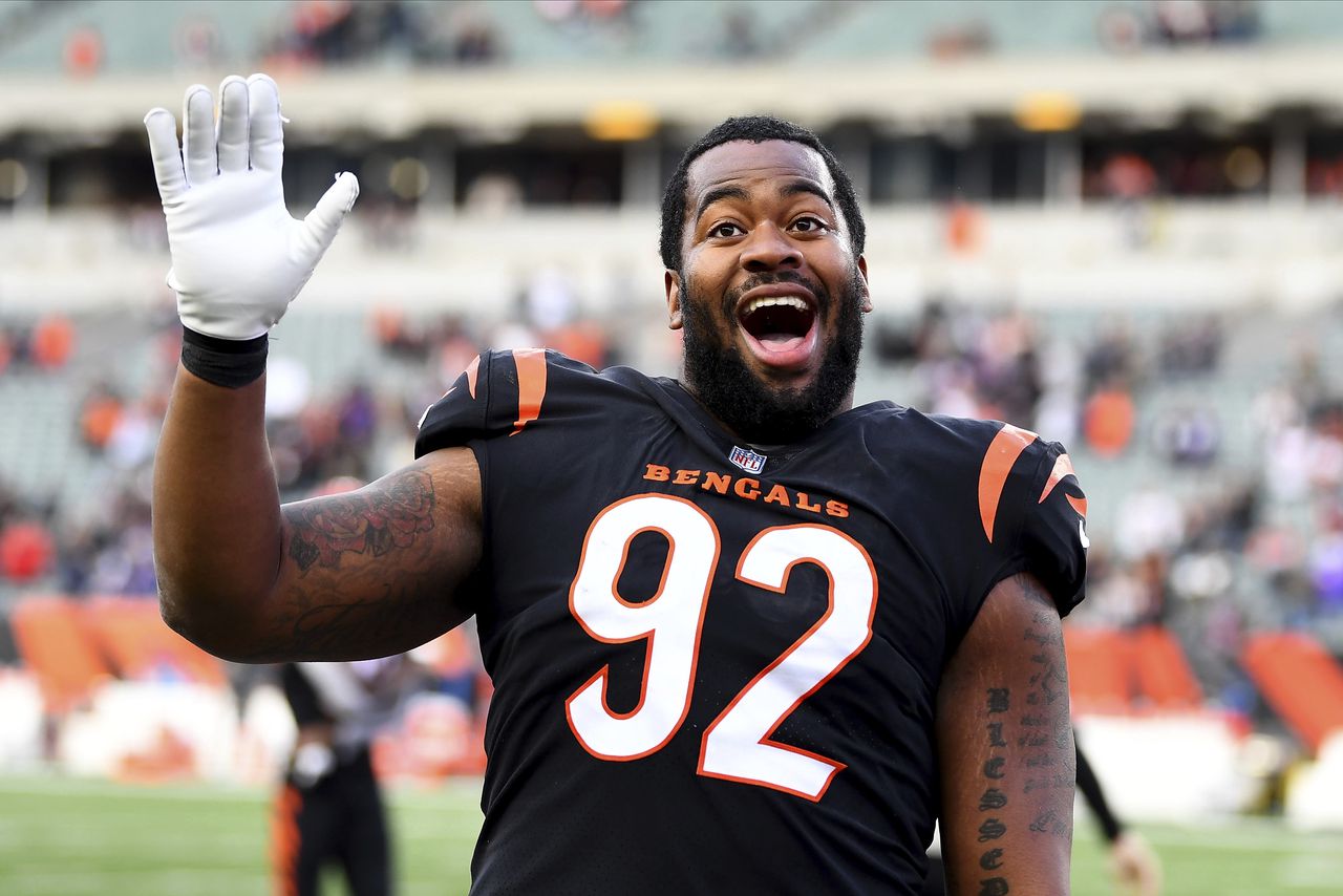 Cincinnati Bengals Re-Sign B.J. Hill