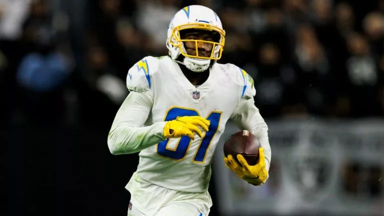 Mike Williams showing size
