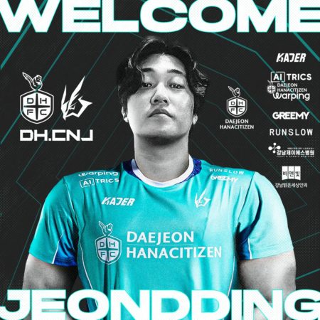 Jeondding in his jersey for his new team CNJ