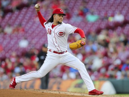 Mariners Acquire Luis Castillo