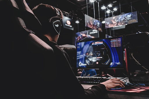 How do gamers become Esports professionals?