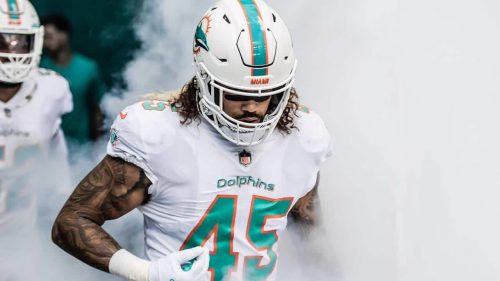 Dolphins re-sign Duke Riley