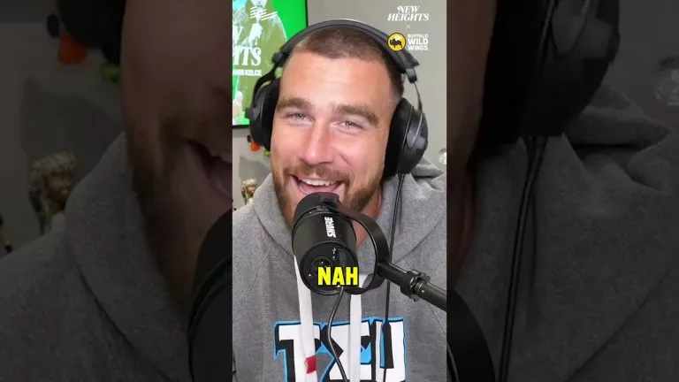 Video: Anyone know how to get a bracelet to Taylor Swift? … asking for a friend 😅