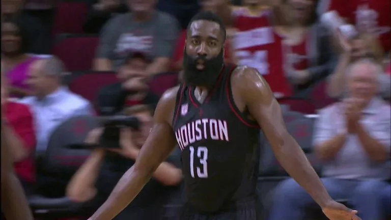 Video: Harden Crosses Defender, Hits 3, Shimmies and Ignites Crowd | 12.31.16