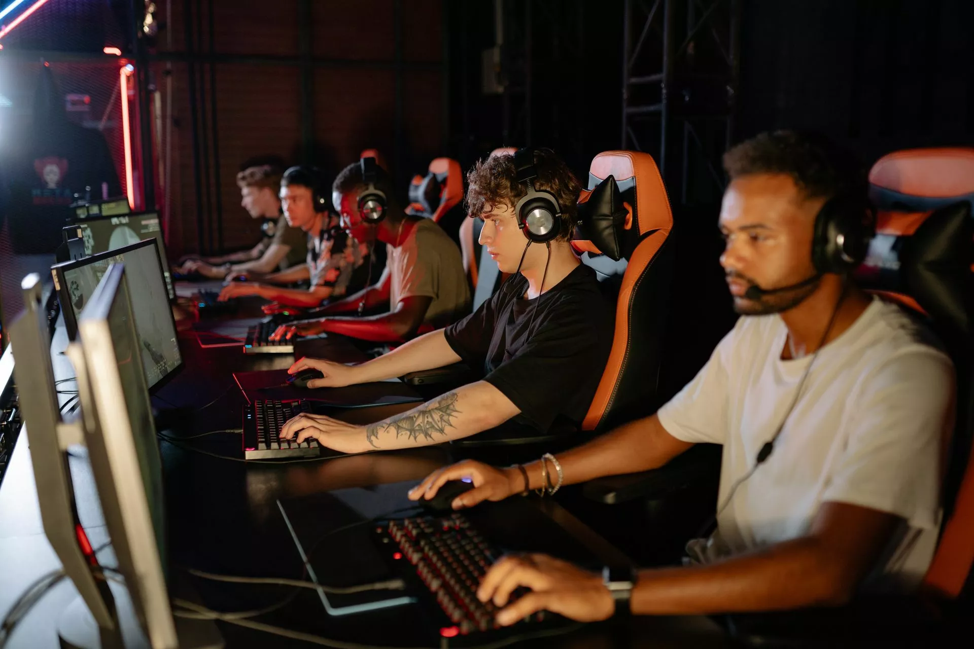 Photo by Yan Krukau: https://www.pexels.com/photo/a-group-of-gamers-looking-serious-in-a-tournament-9072212/